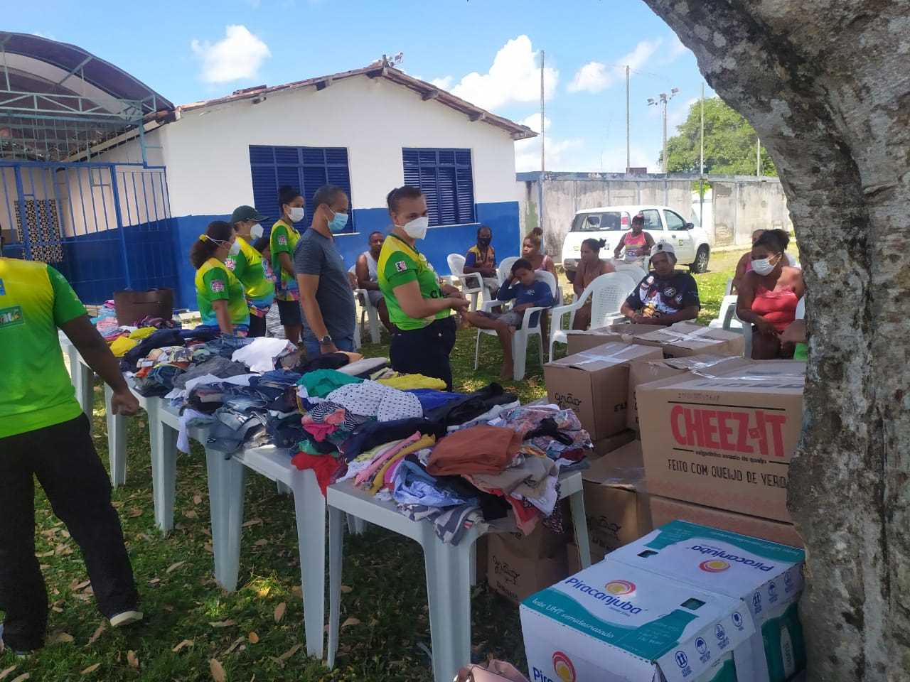 Camacã: Prefeitura reúne catadores de materiais recicláveis em Leoventura e entrega alimentos e material de trabalho